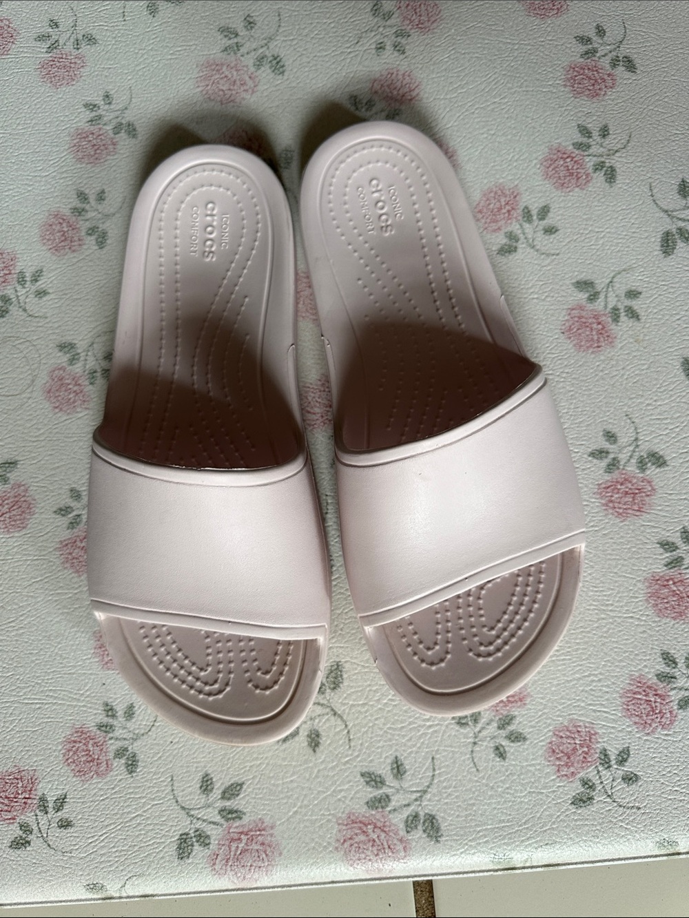 CROCS Women’s Light Pink Slide Sandals